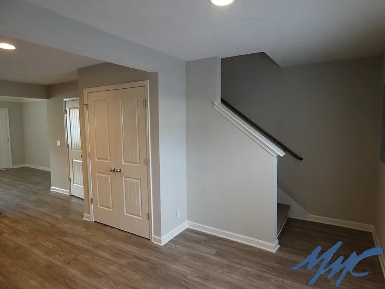 1423 Clydesdale St — Photo 9