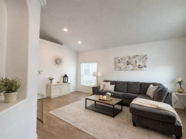 Vine Dr — Photo 9