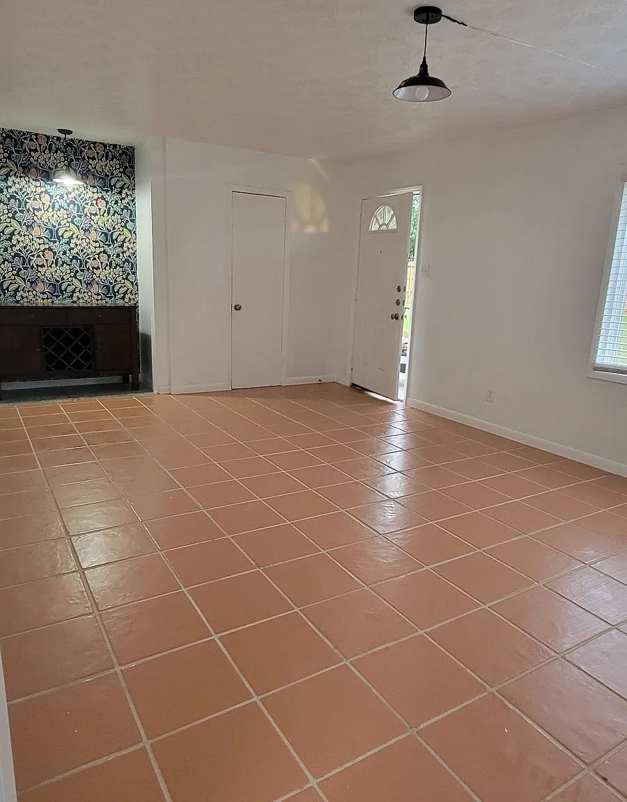 2 bed, 1.5 bath, 950 sqft, $1,650 — Photo 2