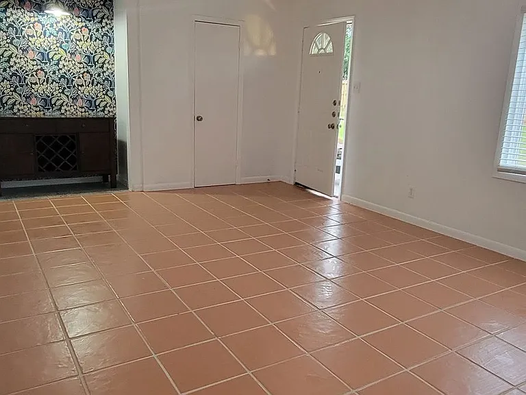 1527 Johanna Dr #C — Photo 2