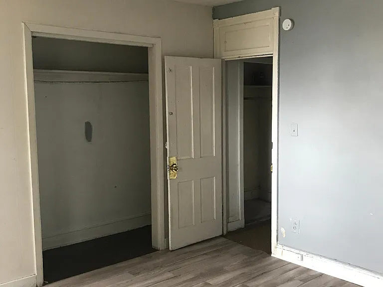932 W 8th St — Photo 13