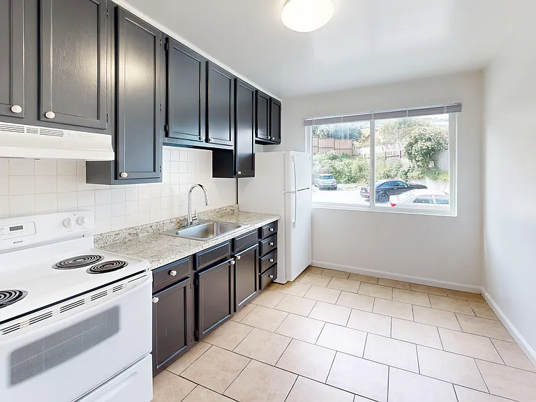 1514 Geneva Ave — Photo 1