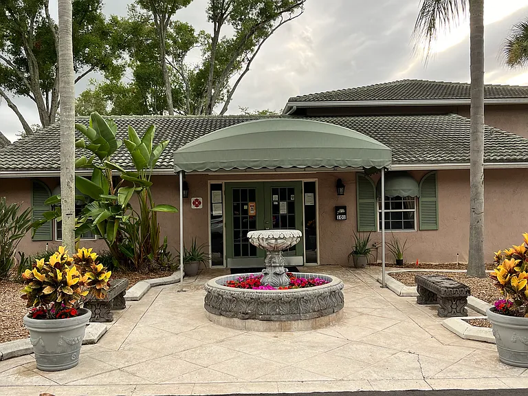 121 Oyster Bay Cir #360 — Photo 3