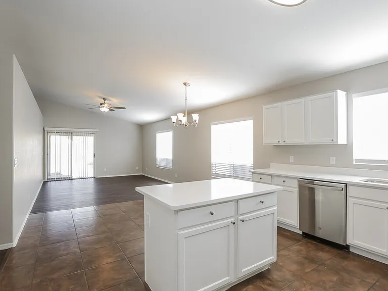 2718 W Pecan Rd — Photo 9