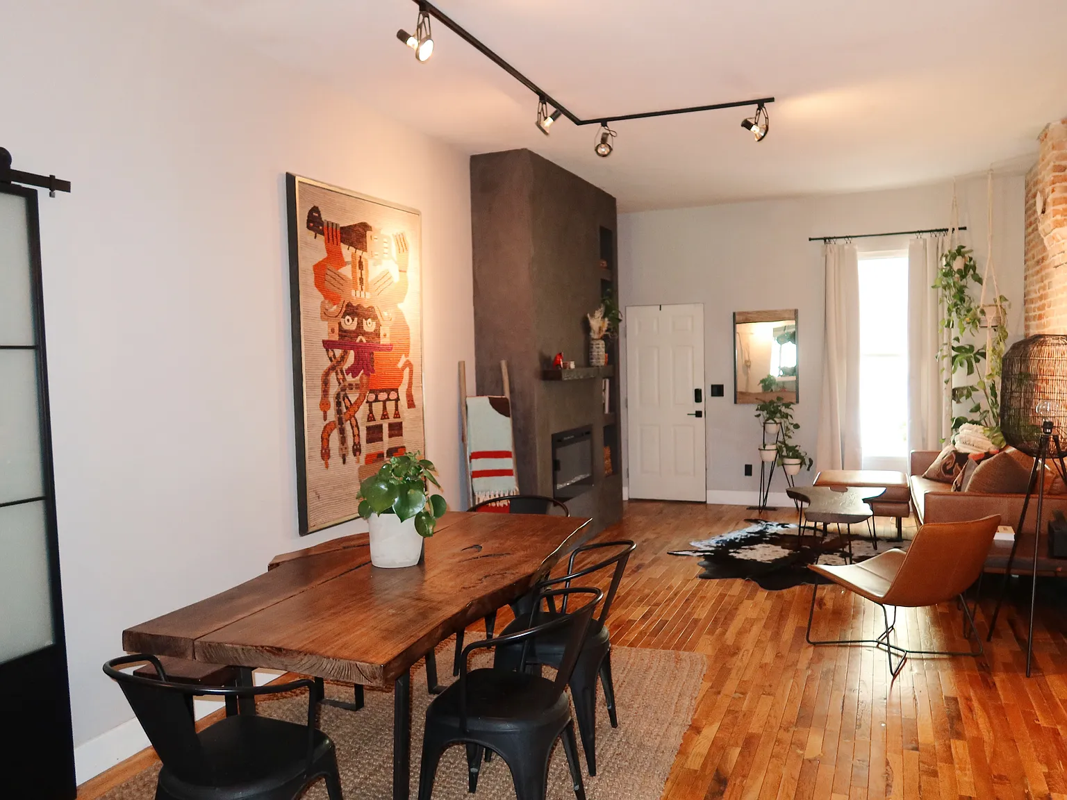 4 bed, 1756 sqft, $3,280 — Photo 3