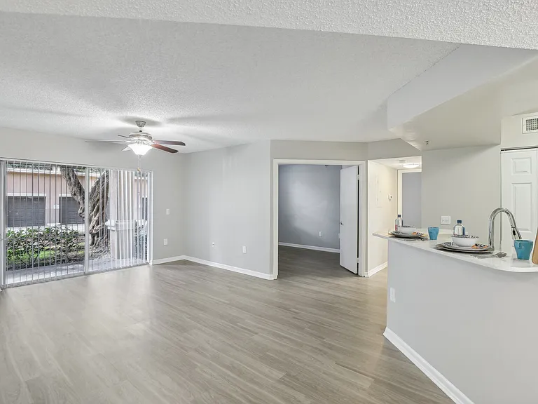 Pembroke Pines Landings Apartments — Photo 16
