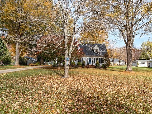 2nd image of 303 Shadowood Dr