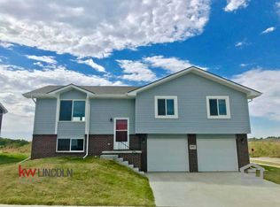 6667 N 10th St, Lincoln, NE 68521