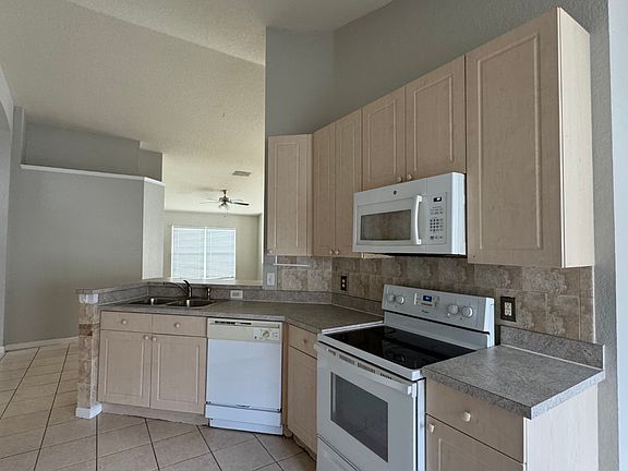 3rd image of 2916 White Cedar Cir