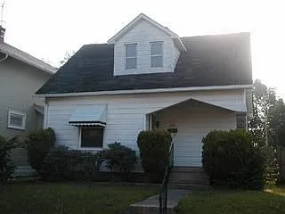 484 Catherine St photo 1