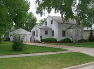 509 W 11th St, Morris, MN 56267