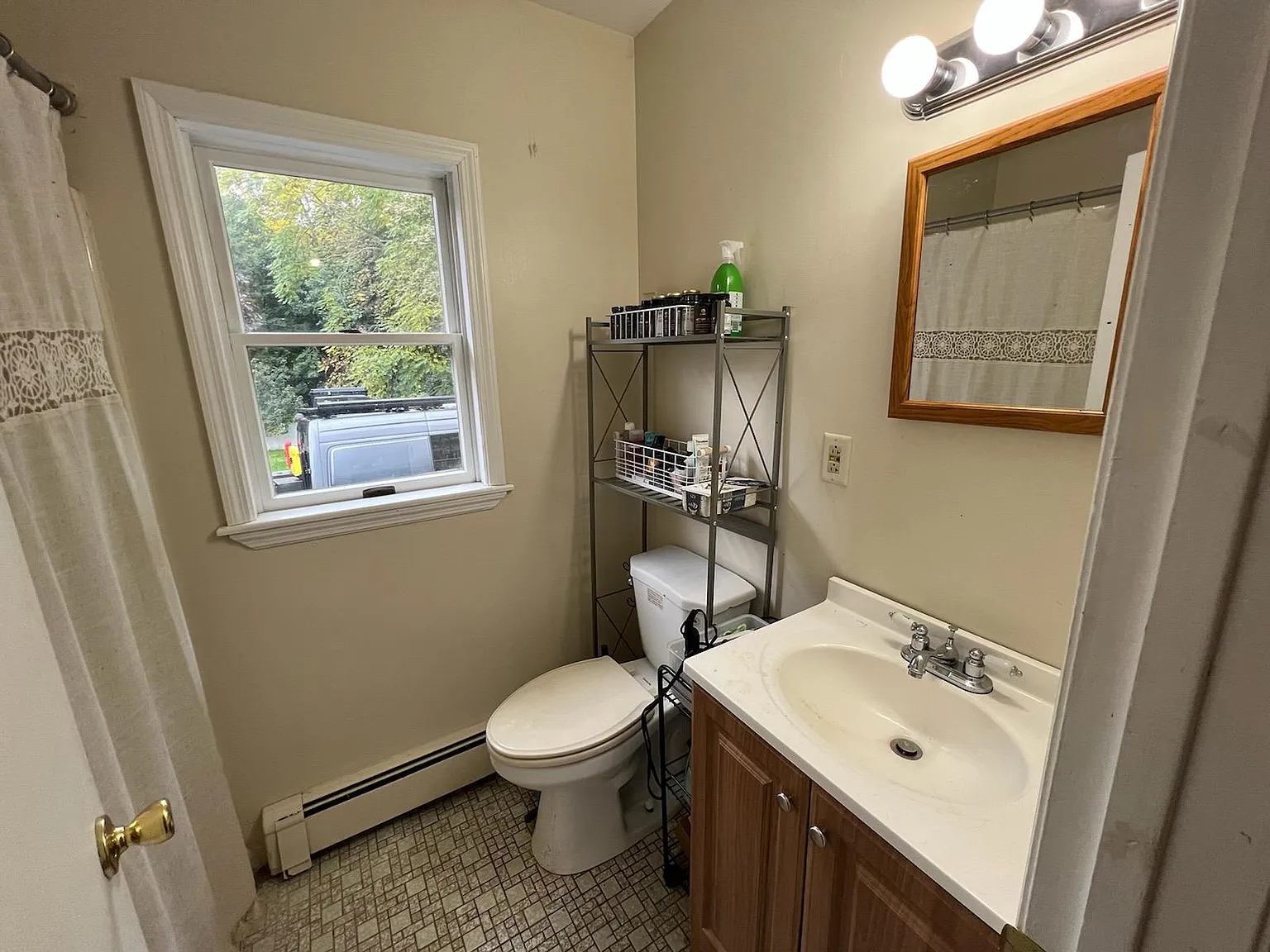 3 bed, 2100 sqft, $3,450 — Photo 4