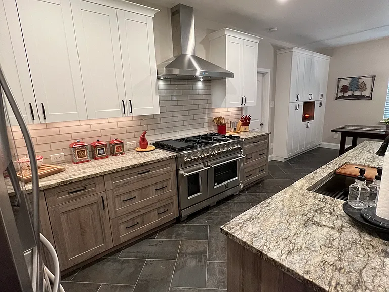 702 Easton Dr — Photo 9
