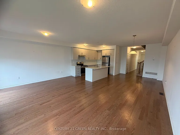 6 Reigate Ave — Photo 6