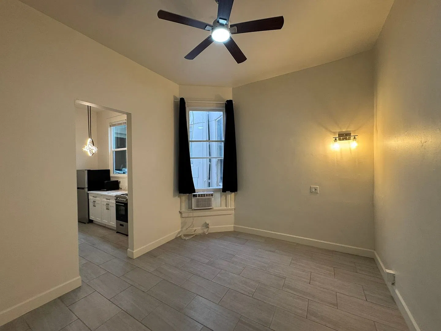 Your Stylish Studio in the Heart of the Gaslamp — Photo 3