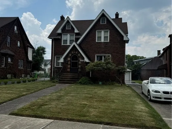 4882 Edgepark Dr, Garfield, OH 44125