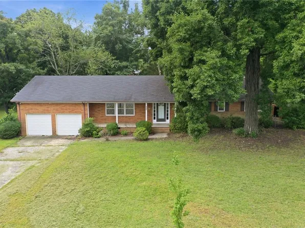 3210 Garden Rd, Burlington, NC 27215