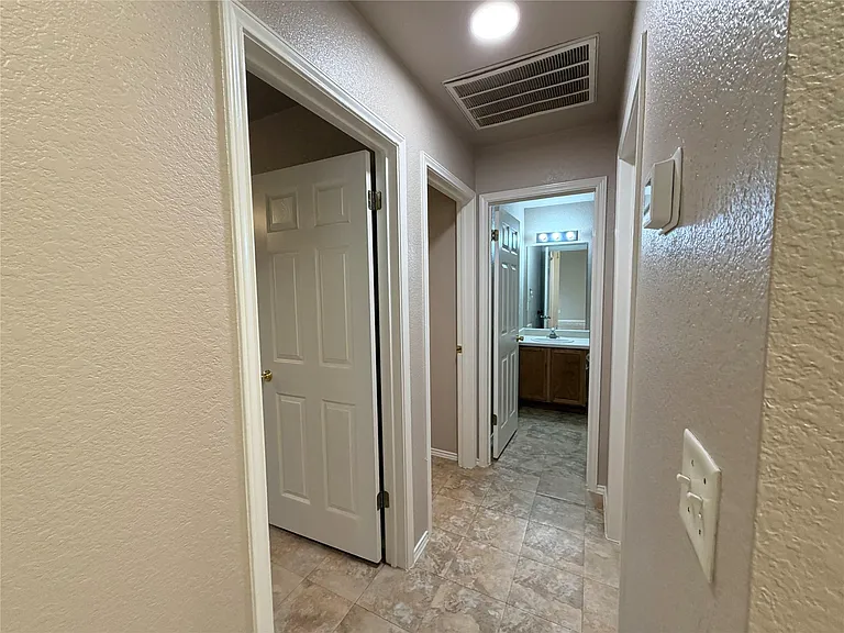 2904 Whisper Oaks Ln #A — Photo 11