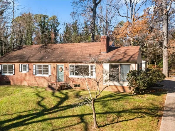 69 Bellevue Rd, Kilmarnock, VA 22482