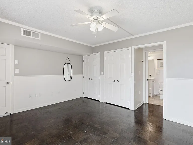 1300 Army Navy Dr #916 — Photo 10