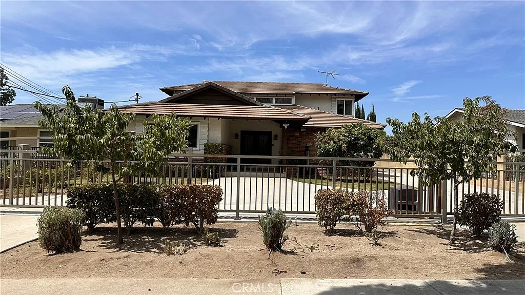 4 bed, 4.5 bath, 2825 sqft, $6,000 — Photo 1
