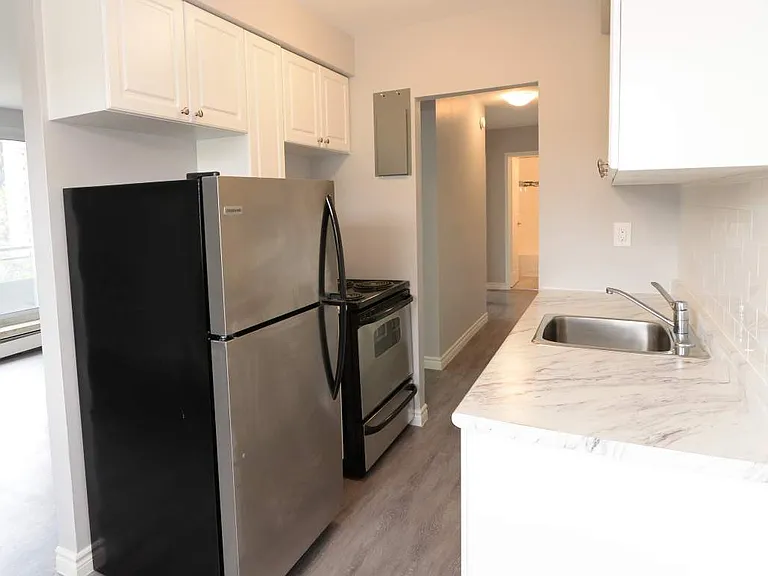 76 Aikman Ave — Photo 8