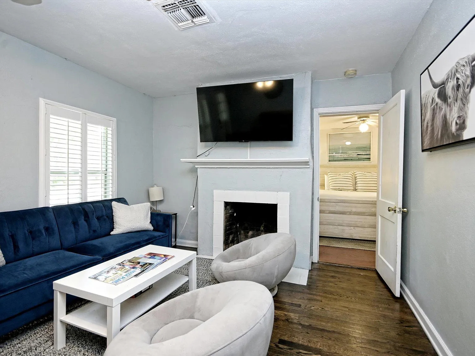 3 bed, 2.0 bath, 1795 sqft, $2,400 — Photo 2
