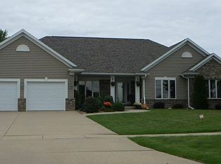 1405 E Knoll Ct, Oelwein, IA 50662