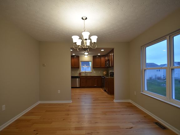 4th image of 938 Brookwood Dr
