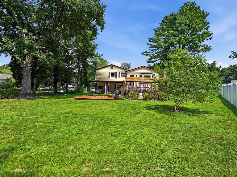 6426 Carriage Dr — Photo 46