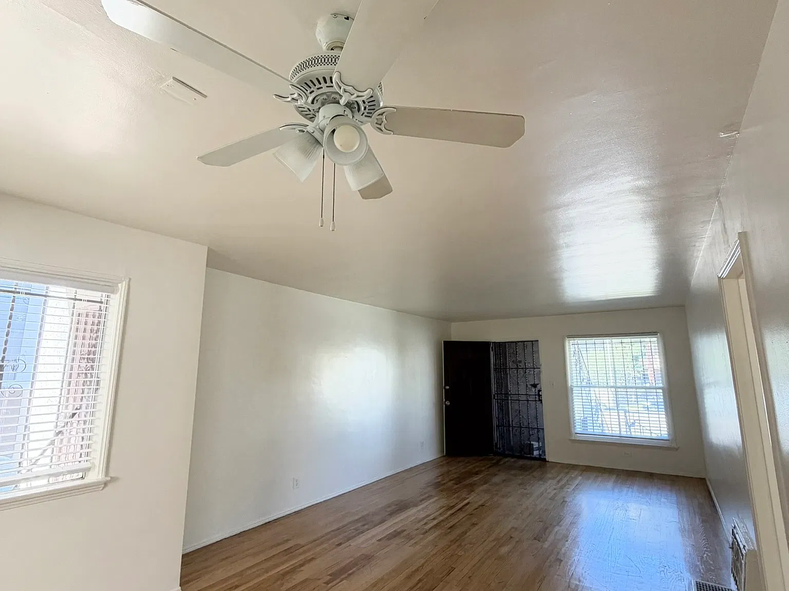 2 bed, 900 sqft, $2,250 — Photo 3