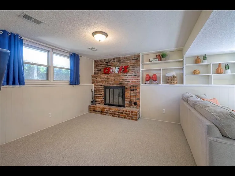 9110 Farley Ln — Photo 13