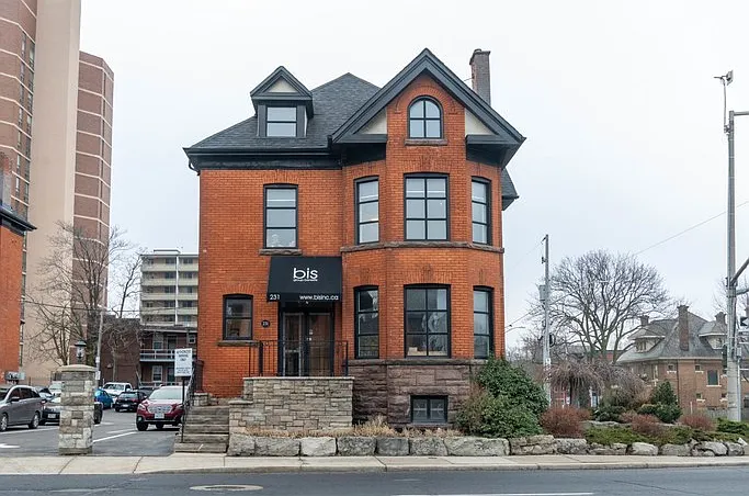 231 Main St W #1A