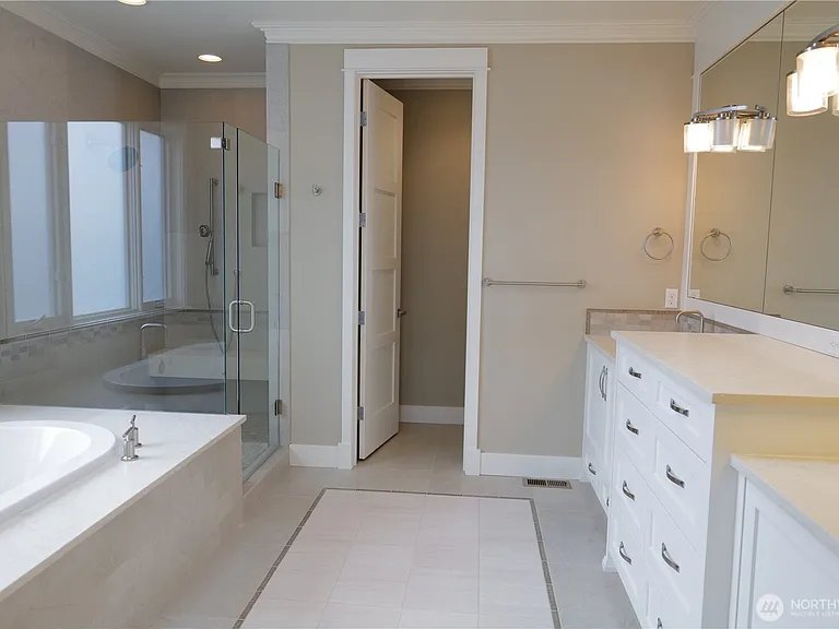 9723 NE 13th St — Photo 11