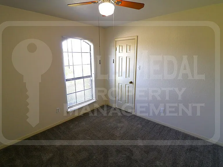 910 Frontier Trl — Photo 10