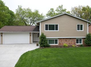9896 Hemlock Ln N, Maple Grove, MN 55369