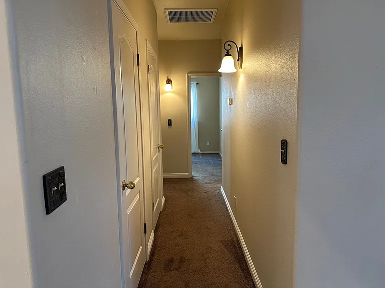 361 W Chennault Ave — Photo 5