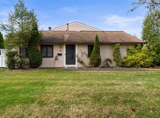 61 Windsorshire Dr, Rochester, NY 14624