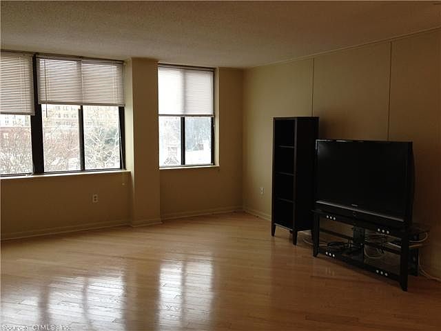 2nd image of 100 Wells St #R410