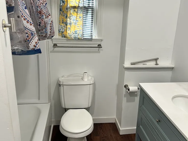 218 W Vine St — Photo 9