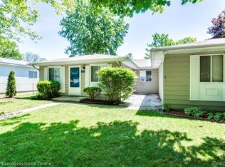 1448 Devonshire Ln, Port Huron, MI