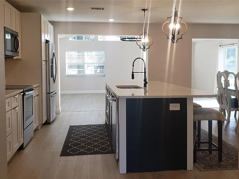 404 King Louis Ct — Photo 3
