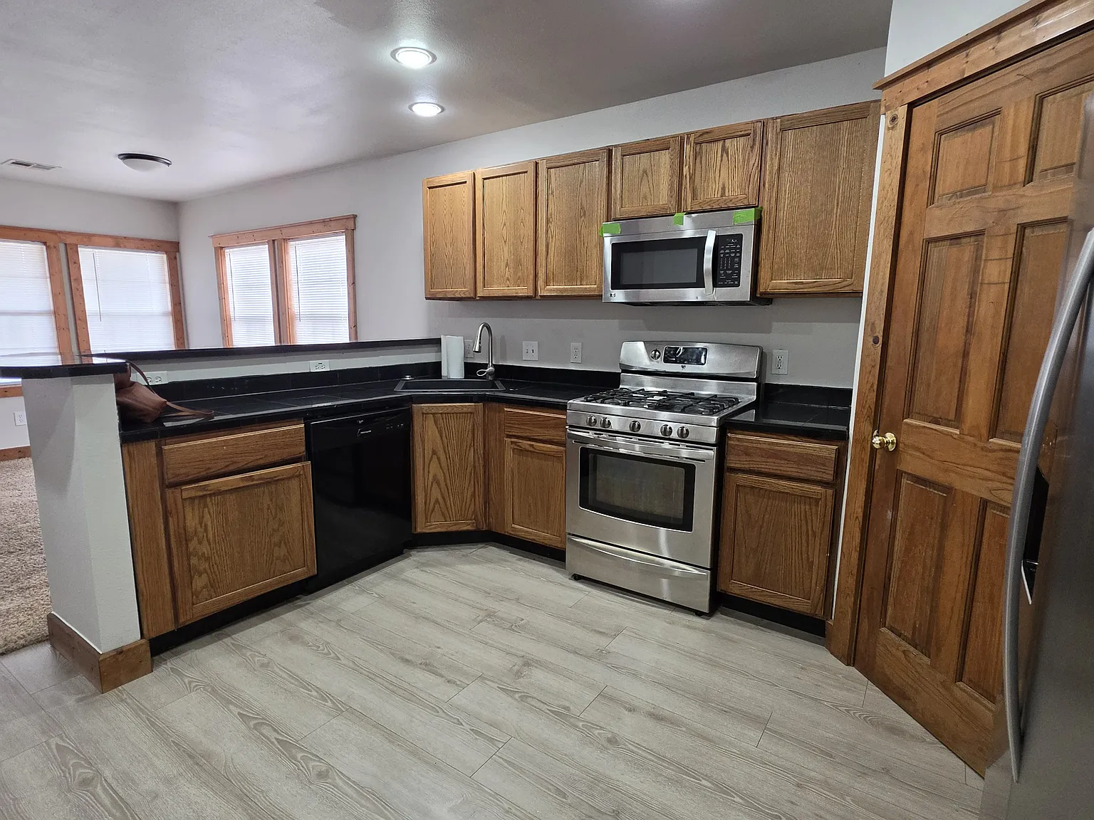 3 bed, 1225 sqft, $1,300 — Photo 4
