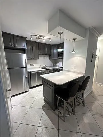 2 bed, 1.0 bath, 944 sqft, $2,700 — Photo 3