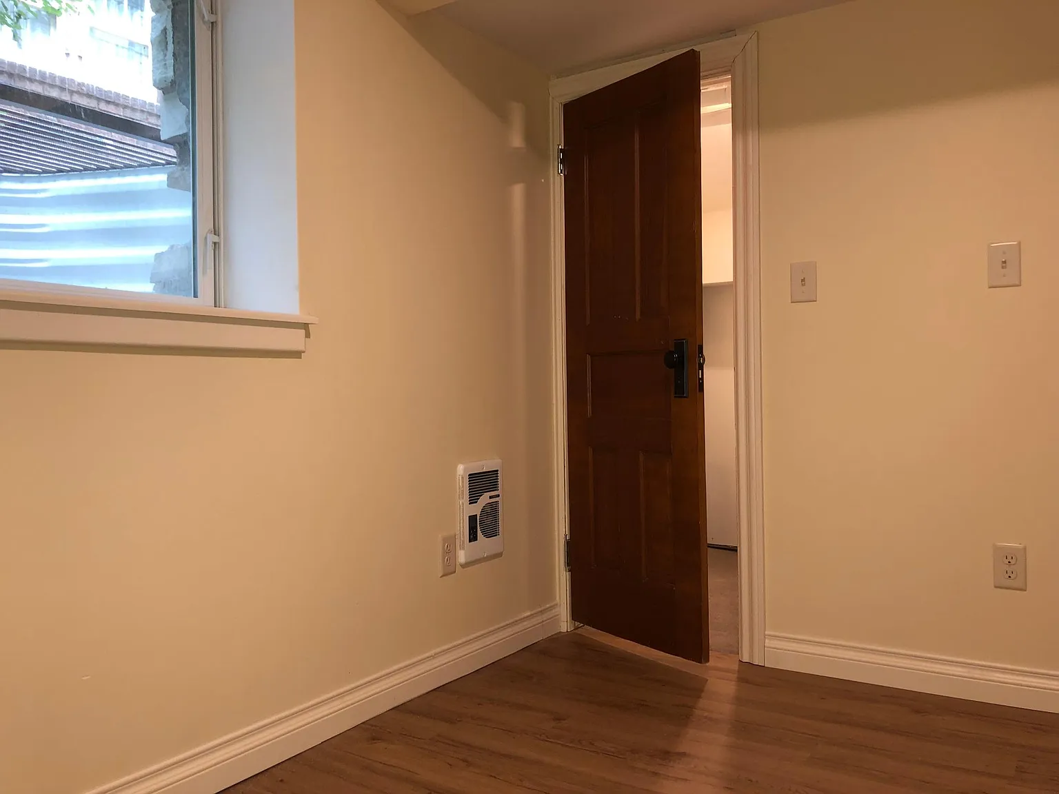 2 bed, 900 sqft, $1,100 — Photo 4