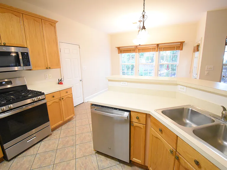 3704 Wind Ridge Pl — Photo 7