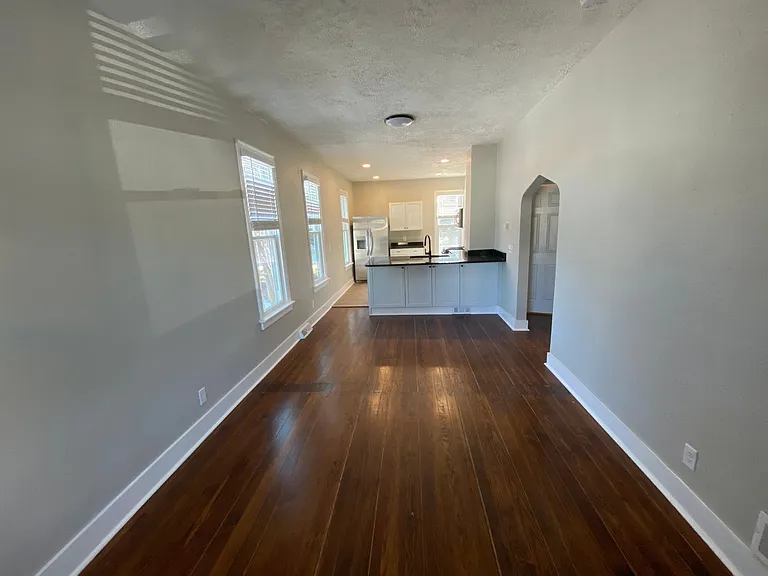 1411 Center St — Photo 2