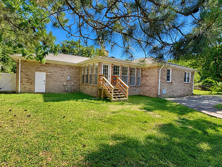1137 Chatmoss Dr — Photo 16