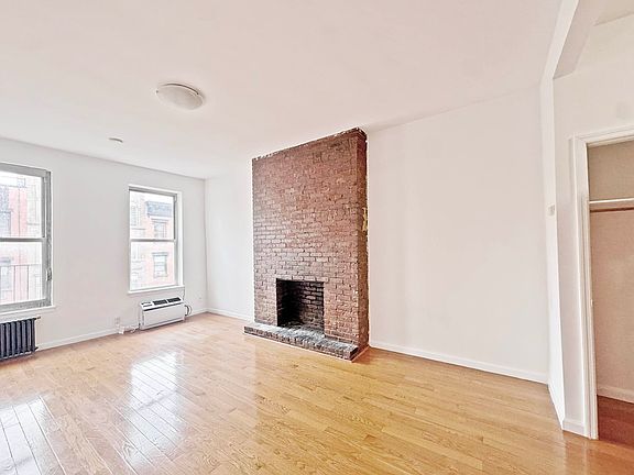 2nd image of 26 Saint Marks Pl APT 4FE