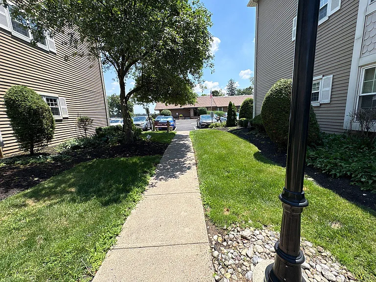 72304 Delaire Landing Rd #304 — Photo 4